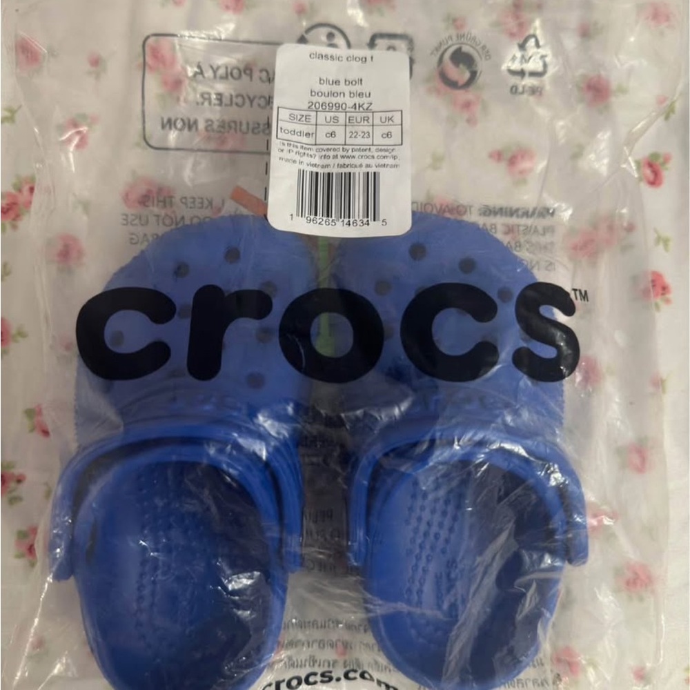 Boys Crocs Size 6